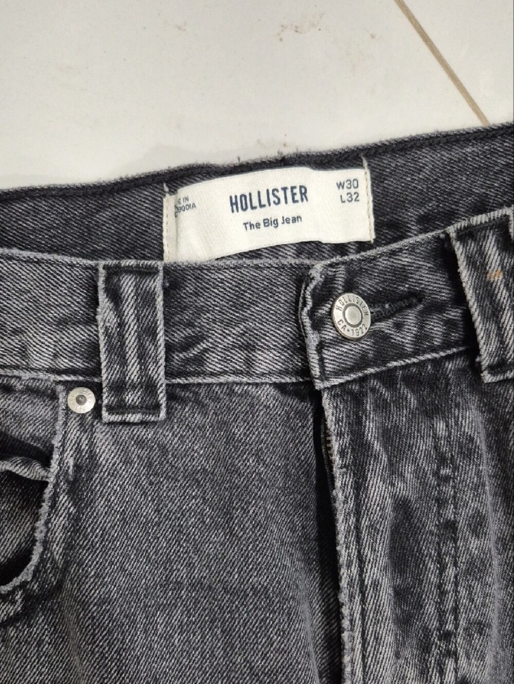 Hollister Men's Relaxed Wide-Leg Washed Charcoal Jeans - Picture 2 of 5